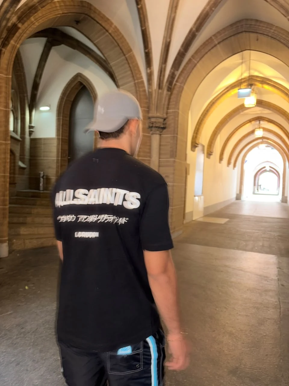 Lifestyle NT Eleganz com camiseta AllSaints